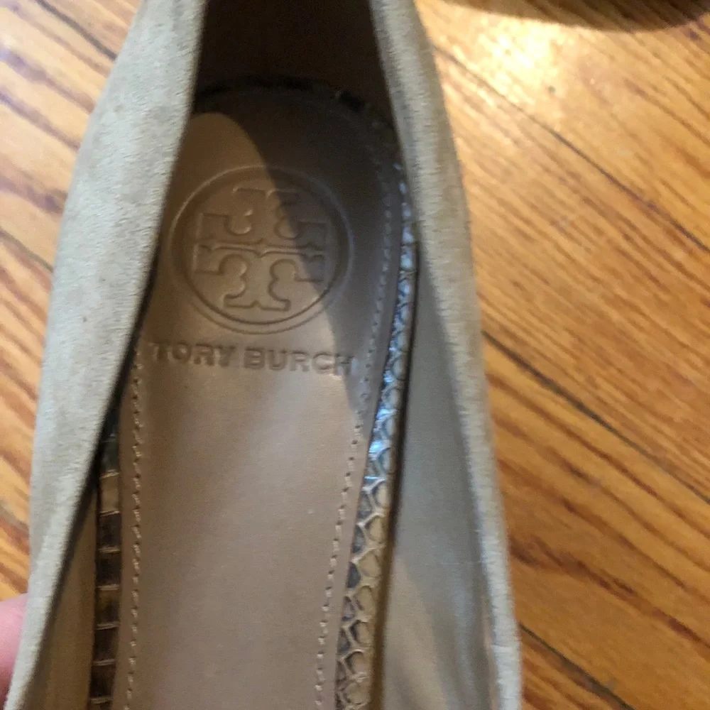 Tory Burch heels tan suede with snake print heels pumps shoes sz 8
